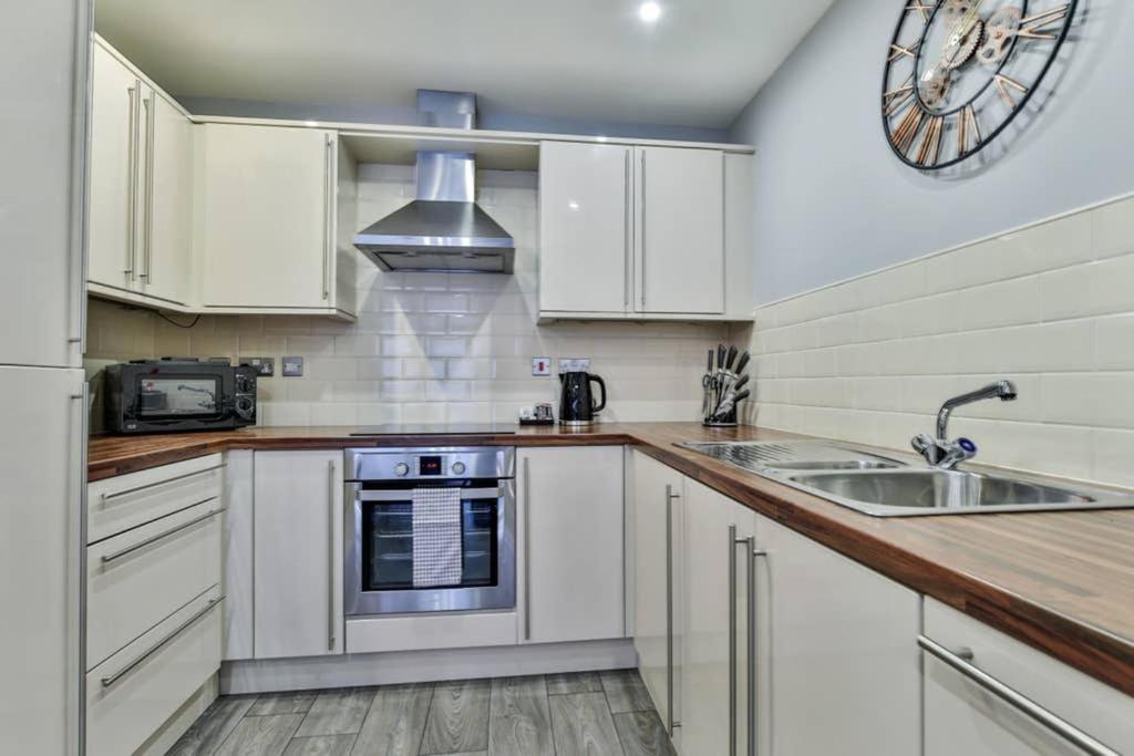 Victorian Tramsheds, Modern Apartment + Parking Sheffield Exterior photo